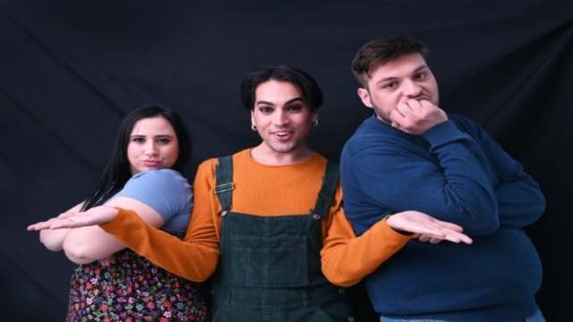 Τελευταίες παραστάσεις για το κωμικό show «Swipe Up Comedy»