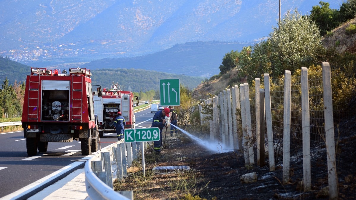 Συναγερμός στην Εθνική: Στις φλόγες αυτοκίνητο με υγραέριο – Διακοπή κυκλοφορίας, η Τροχαία στο σημείο