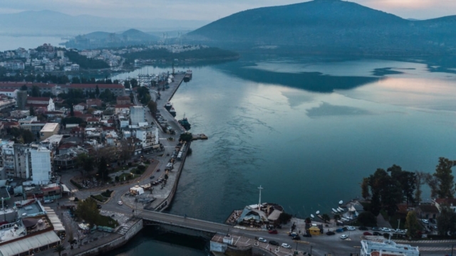 Χαλκίδα: Νεαρός έπεσε από τη γέφυρα – Ποια είναι η κατάσταση της υγείας του