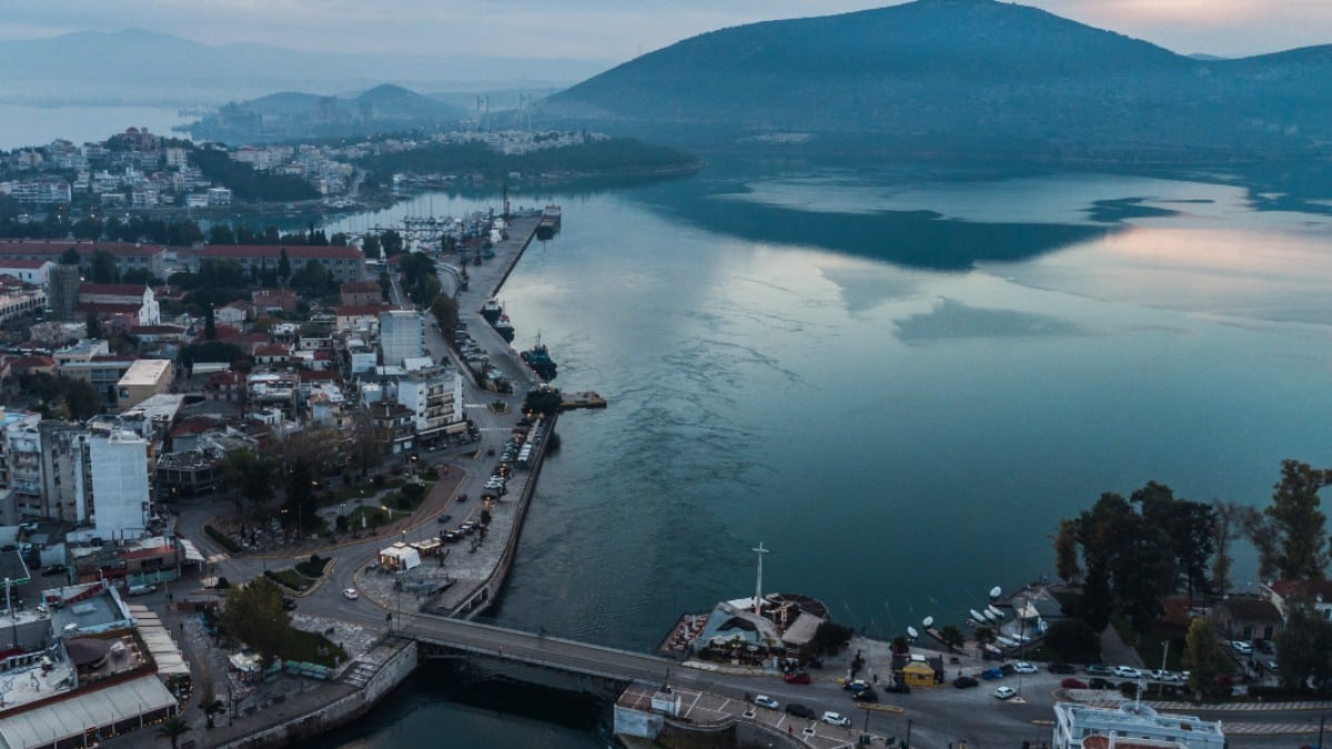 Χαλκίδα: Νεαρός έπεσε από τη γέφυρα – Ποια είναι η κατάσταση της υγείας του