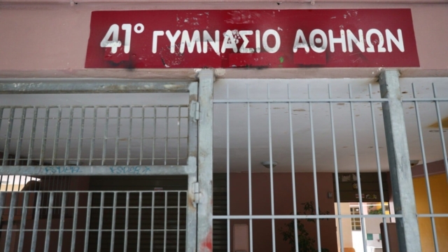 Μαρτυρίες σοκ για την επίθεση του Γεωργιανού σε σχολείο της Αθήνας: «Υπήρχαν παντού αίματα στο πάτωμα… Εγώ είχα αρχίσει να κλαίω»