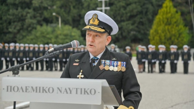 Βασίλειος Γρυπάρης: Προαγωγή στο βαθμό του Υποναυάρχου για τον διοικητή της επιχείρησης «ΑΣΠΙΔΕΣ» – Στην Ερυθρά Θάλασσα η φρεγάτα «Ύδρα»
