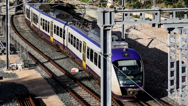 Το απόλυτο χάος στους ελληνικούς σιδηροδρόμους: Προαστιακός παραβίασε ξανά κόκκινο σηματοδότη