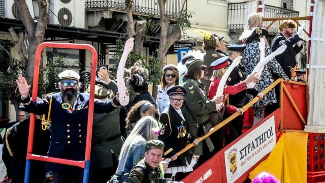 Καιρός σήμερα 17/3: Φινάλε Αποκριών με βροχές – Ποιες ώρες πρέπει να προσέξουν οι καρναβαλιστές
