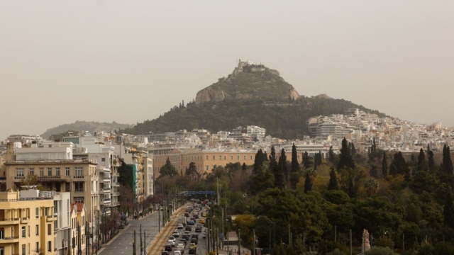 Καιρός σήμερα 31/3: Και η σκόνη… δε μας αφήνει – Ήλιος και ζέστη στο τέλος του Μαρτίου