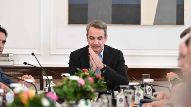 Μητσοτάκης σε αγρότες: Προχωράμε με το χαμηλό ηλεκτρικό ρεύμα σε ορίζοντα 10ετιας