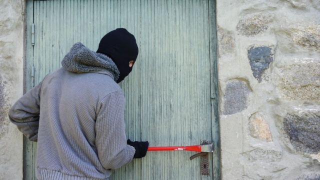 Λάρισα: Έκοψε το ρεύμα και εγκλώβισε τους διαρρήκτες επί 2,5 ώρες