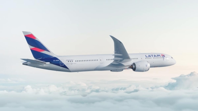 Θρίλερ μέσα σε Boeing με 787 επιβάτες: «Το αεροπλάνο ήταν σαν να πάγωσε» – 50 τραυματίες μετά από ισχυρή ανατάραξη