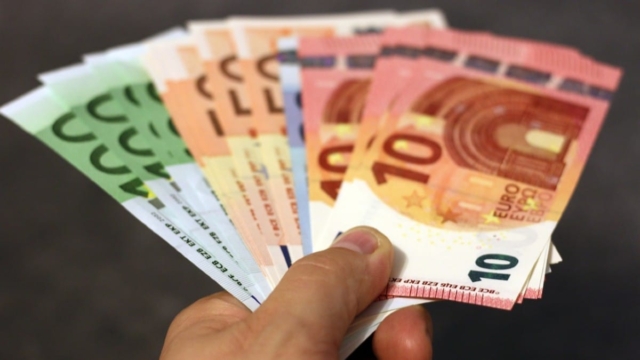 Νέο επίδομα 400 ευρώ: Μεγάλη ανάσα για τους δικαιούχους