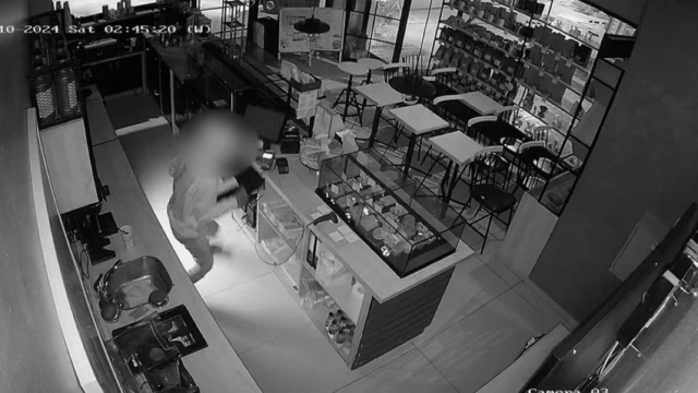 Βίντεο ντοκουμέντο από τη δράση συμμορίας που «ρήμαζε» τα Μεσόγεια: Πώς μπούκαραν με ΙΧ σε καταστήματα και «σήκωναν» ταμειακές