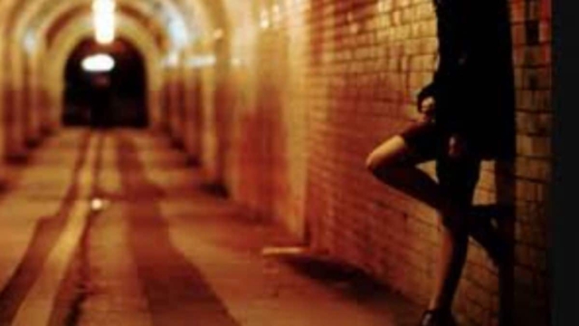 Αθήνα – Κύκλωμα εξωθούσε ανήλικες στην πορνεία –  4 συλλήψεις, ανάμεσά τους 25χρονη που στρατολογούσε τις κοπέλες