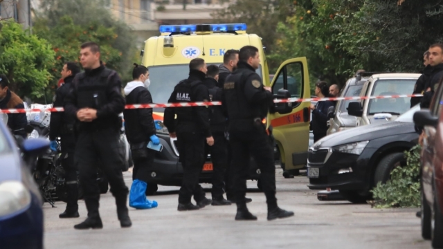 Νίκαια: «Μαμά, μαμά, βγες έξω! Κάποιος κακός έχει σκοτώσει τον μπαμπά» – Η σκηνή του φονικού μπροστά στα μάτια του παιδιού του θύματος
