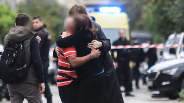 Έγκλημα στη Νίκαια: «Τον έστειλαν ψυχιατρείο, αλλά βγήκε, είπαν “είναι μόνο κακός άνθρωπος”» – Συγκλονιστικές αποκαλύψεις για τον δράστη (video)