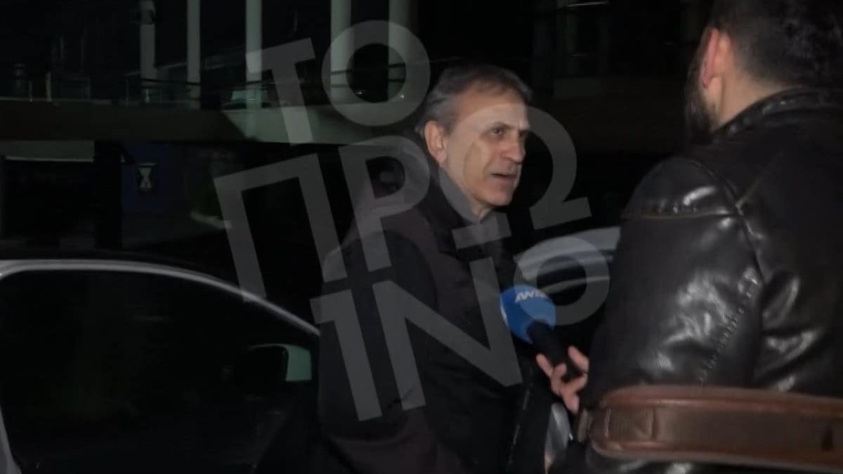 «Ξεσπάθωσε» ο Γιώργος Νταλάρας: «Γίνεστε ενοχλητικοί, δε θα παίξω το παιχνίδι σας»