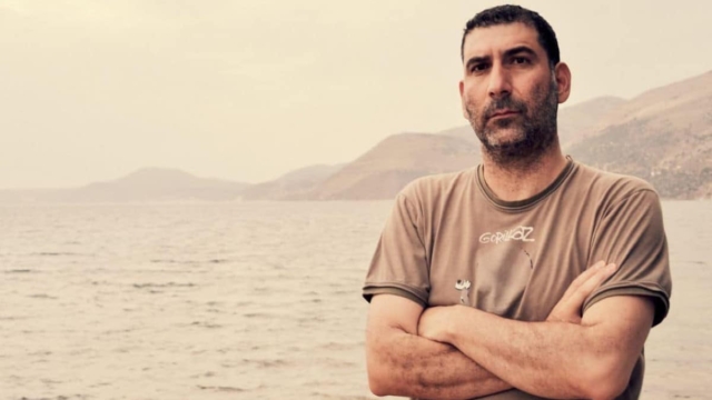 “Σπασμένη φλέβα”: Ο Γιάννης Οικονομίδης ξαναχτυπά!