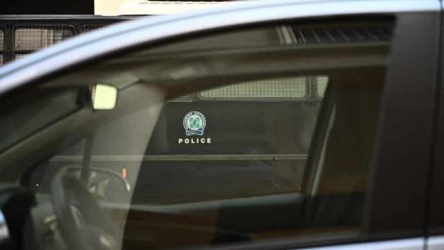 Σοκ στην Κάλυμνο: 29χρονος μπήκε στο σουπερμάρκετ με το σπαθί!
