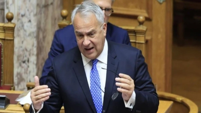 Πρόταση μομφής: «Είστε εντολοδόχος, γιατί δεν την καταθέσατε νωρίτερα;» – Ξέσπασμα Βορίδη κατά Ανδρουλάκη