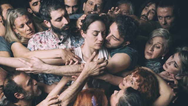 “Ο καλός άνθρωπος του Σε Τσουάν” του Μπέρτολτ Μπρεχτ έρχεται στο Βασιλικό Θέατρο