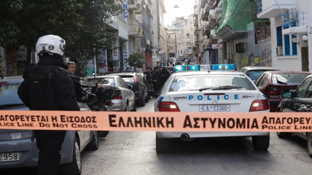 Συναγερμός στο Κολωνάκι: Εντοπίστηκαν δύο χειροβομβίδες στη Σκουφά – Αποκλείστηκε το σημείο, διακοπή κυκλοφορίας