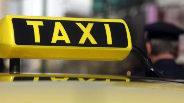 Συνελήφθη ταξιτζής με «πειραγμένη» ταμειακή μηχανή – Άλλοι τρεις είχαν τάμπλετ αντί για ταξίμετρο