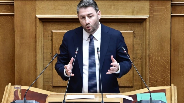 Ραγδαίες πολιτικές εξελίξεις: Πρόταση μομφής από Ανδρουλάκη – «Καλώ όλα τα κόμματα του δημοκρατικού τόξου να σταθούν στο ύψος των περιστάσεων»