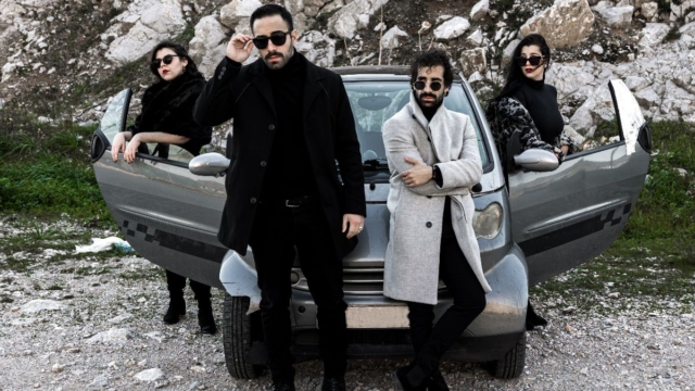 Η θεατρική ομάδα VOX ET CORPUS “ξαναχτυπά” με την παράσταση “Το σόι σου μέσα”