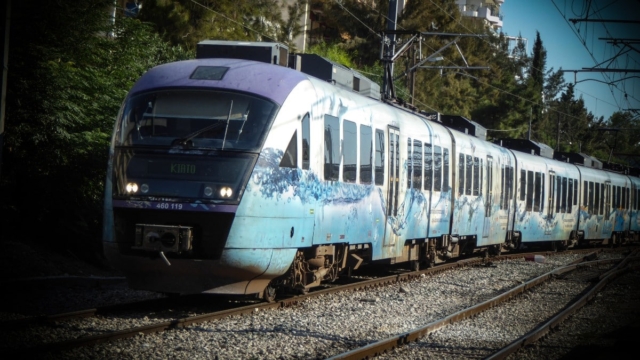 Η ντροπή συνεχίζεται: Κόλλησαν τα φρένα του τρένου από Θεσσαλονίκη προς Λάρισα – Αρχισαν να βγαίνουν καπνοί και ακινητοποιήθηκε (video)