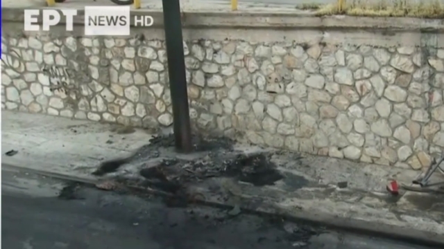 Συναγερμός με τροχαίο στην Νέα Φιλαδέλφεια: Αυτοκίνητο καρφώθηκε σε κολώνα και τυλίχθηκε στις φλόγες!