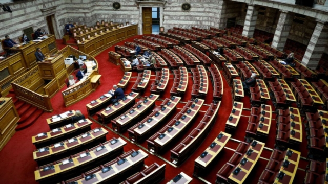 Στριμώχνουν την κυβέρνηση στους δρόμους και τη Βουλή – «Όχι» στο νομοσχέδιο, «ναι» στη δημόσια Παιδεία