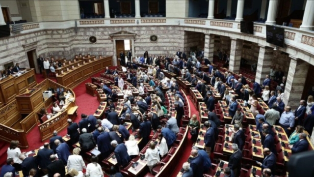 Βουλή: Κατατέθηκε η πρόταση δυσπιστίας από ΠΑΣΟΚ, ΣΥΡΙΖΑ, Νέα Αριστερά και Πλεύση Ελευθερίας – Τι προβλέπεται (video)