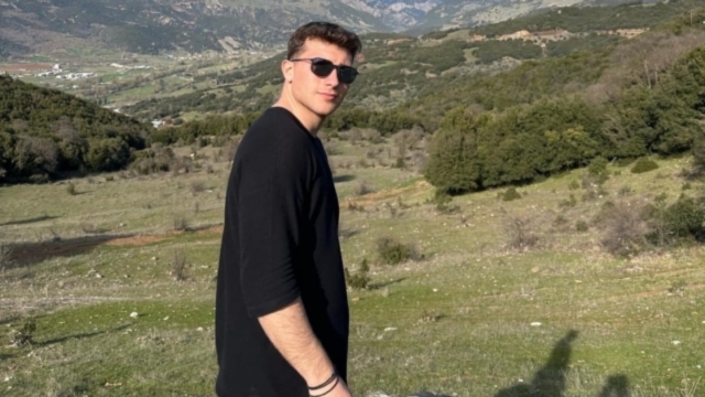 Υπόθεση Γιάννης Ξανθόπουλος: Ο πατέρας του 19χρονου κατηγορεί τον τραγουδιστή- Όχι φταίει… Παρά φταίει!