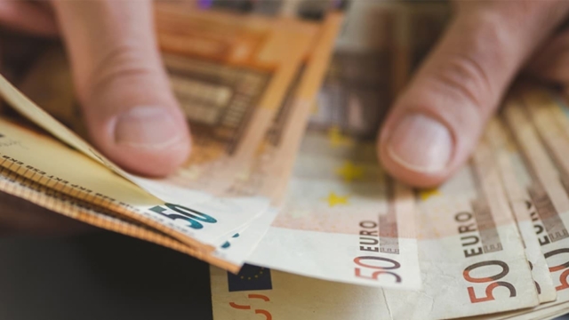 ΟΠΕΚΑ: Τότε θα λάβουν τα επιδόματα οι δικαιούχοι – Ποια επιδόματα θα αφορά