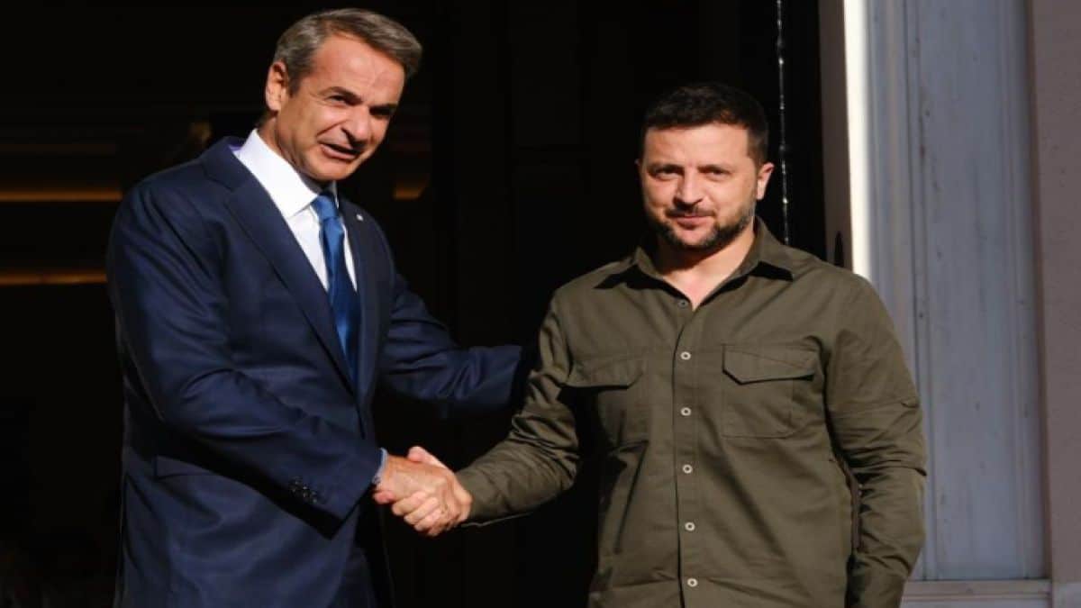 Β. Ζελένσκι: «Πρέπει να είσαι άρρωστος για να χτυπήσεις με πύραυλο κρουζ μερικές εκατοντάδες μέτρα από τον Έλληνα πρωθυπουργό»