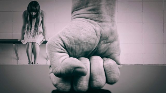 Ενδοοικογενειακή βία: «Καταιγισμός» συλλήψεων με πάνω από 100 καταγγελίες την ημέρα