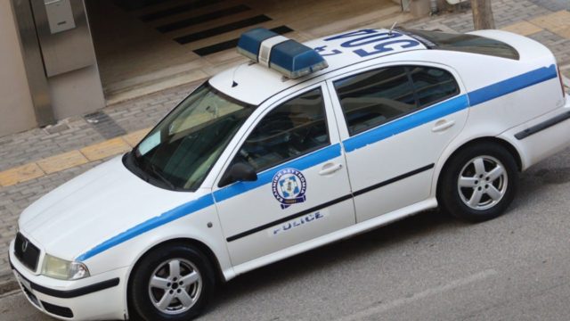 Αμπελόκηποι: Γυναίκα απείλησε με αεροβόλο αστυνομικούς – Τους είχε καλέσει για να την προστατέψουν από τον σύντροφό της
