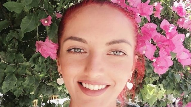 Άγιοι Ανάργυροι: Σκηνές αρχαίας τραγωδίας στο μνημόσυνο της 28χρονης – «Η Κυριακούλα είναι στον μήνα του μέλιτος», φώναζε ο πατέρας της (video)