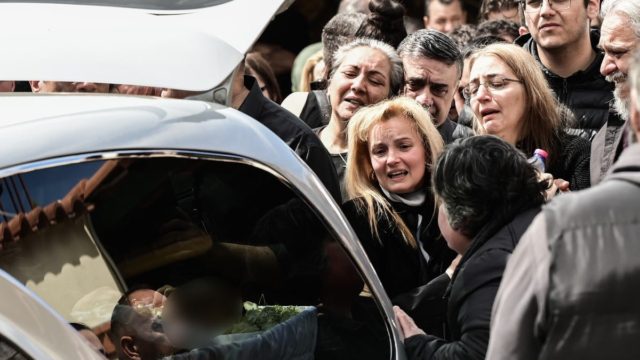 Η φωτογραφία της ημέρας: «Πού το πάνε το παιδί μου;»
