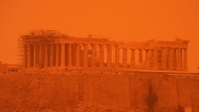 Το αποκάλυψε επιτέλους ο Κολυδάς – Γιατί «κοκκίνισε» ο ουρανός στην Αθήνα!