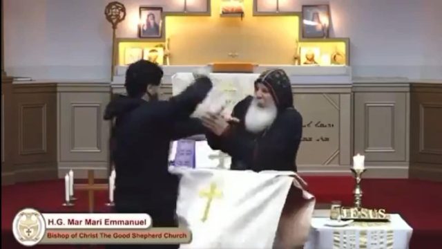 Φρίκη στο Σίδνεϊ: Άνδρας μαχαίρωσε ιερέα σε ζωντανή μετάδοση – Τέσσερις ακόμη τραυματίες (video)