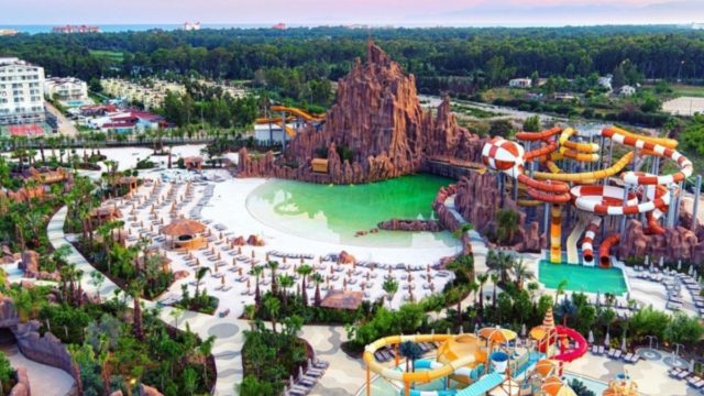 Land of Legends: H Disneyland της Τουρκίας μαγεύει μικρούς και μεγάλους