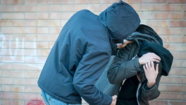 Σοκ στην Κέρκυρα: Άγριος καυγάς μεταξύ ανηλίκων – Μαχαιρώθηκαν τρία άτομα (video)