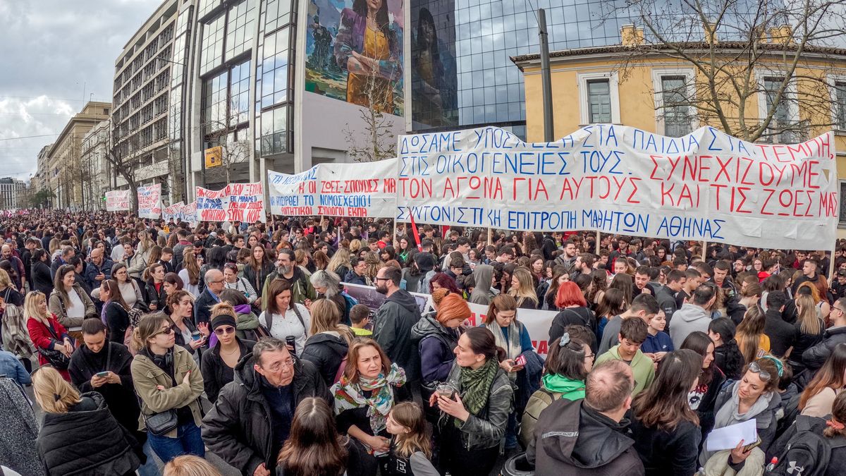 «Λουκέτο» στην χώρα 17/4: Ποιοι απεργούν – Τι θα ισχύει με τα ΜΜΜ – Πότε ξεκινούν οι πορείες (video)