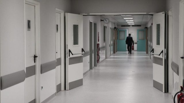Άρτα: Αναστάτωση στο νοσοκομείο με ασθενή που απειλούσε με ψαλίδι νοσηλευτές