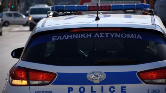 Πυροβολισμοί στο Ηράκλειο: «Γάζωσαν» αυτοκίνητο με καλάσνικοφ – Πληροφορίες για τραυματίες