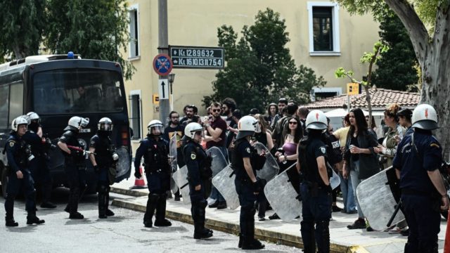 Αμετανόητοι, θρασύδειλοι και «λίγοι» για να φορούν τη στολή: Αστυνομικοί ειρωνεύονται τους πολίτες σε κλειστές ομάδες στα social media μετά τον φόνο της Κυριακής στους Αγίους Αναργύρους!