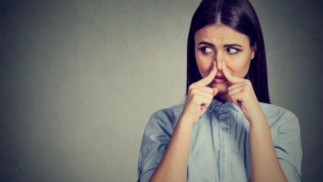 Κάτι…βρωμάει: Προτείνεται νομοσχέδιο για να συλλαμβάνονται άτομα που μυρίζουν