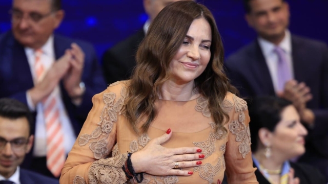 Οργή με δήλωση της Βίκυς Φλέσσα για τα Τέμπη: «Τα παιδιά τα σκοτώσαμε όλοι και όλες μαζί»