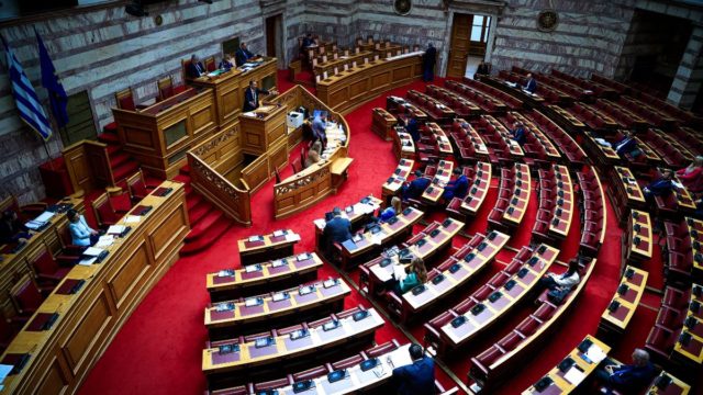 Διαζύγιο-βόμβα πασίγνωστου Έλληνα πολιτικού!