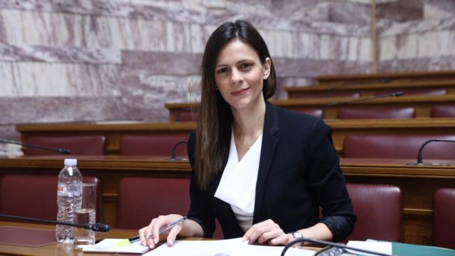Έφη Αχτσιόγλου: Εξιτήριο από το νοσοκομείο – «Εκφράζω τον θαυμασμό μου για τους γιατρούς και τους νοσηλευτές»