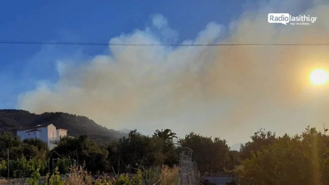Φωτιά στο Λασίθι: Καίγονται τα πρώτα σπίτια – Τραυματίστηκε 74χρονος (video)